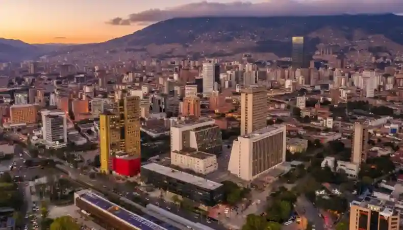 Desenglobes en Medellín: Guía para Legalizar y Subdividir su Propiedad