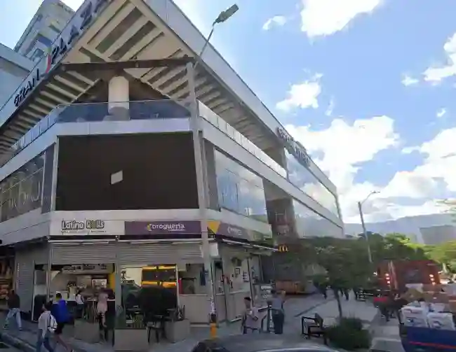 Curaduría Urbana Primera de Medellín: Guía de Contacto y Trámites